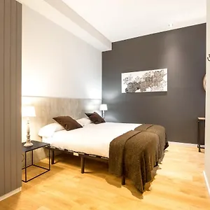 Rent Rambla Catalunya , Барселона Испания